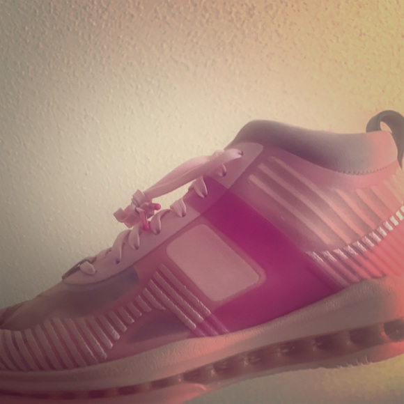 Lebron x John Elliot - Picture 1 of 7